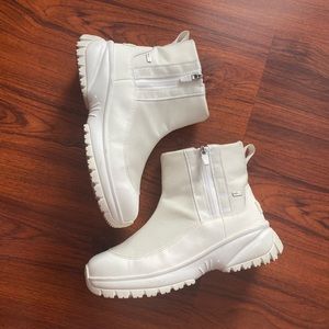 UGG Yose Zip Boots